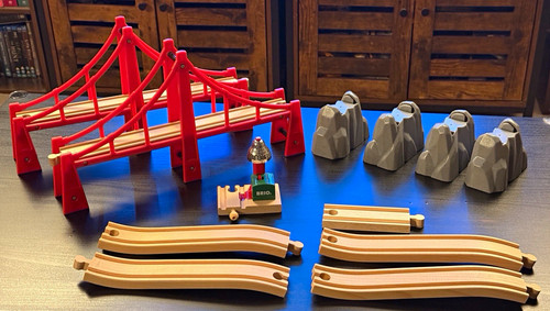 Brio wooden train track bundle - train,