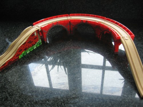 Raised curved track - curved,
