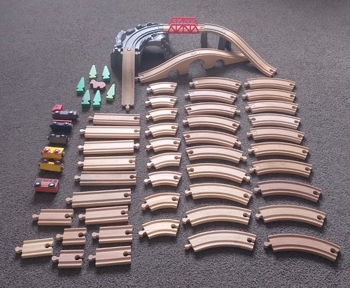 Large wooden train set - train,