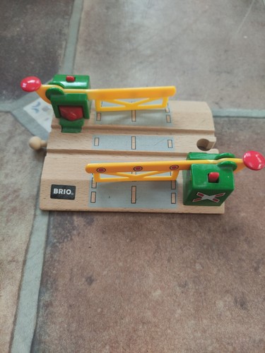 Brio level crossing for - level, wooden