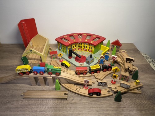 Large wooden railway train set - large,
